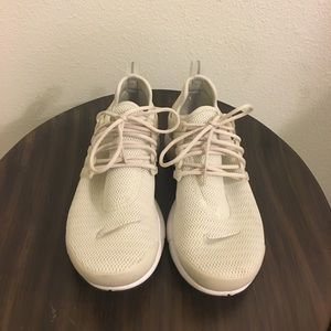 Women’s Nike Air Max presto beige